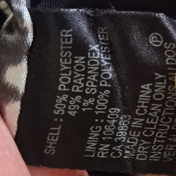 Tahari Black 3 Button Blazer with Pockets - Picture 6 of 6